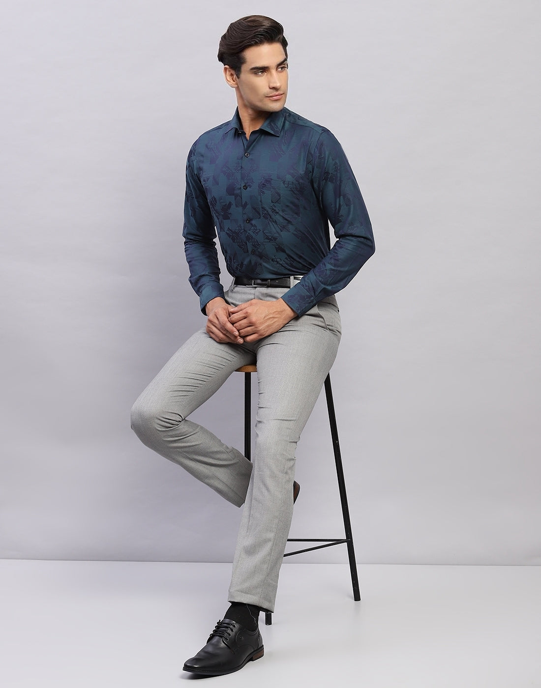 Men Grey Solid Smart Fit Trouser