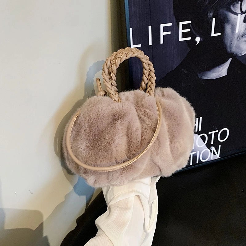 Women's Autumn&winter Plush Solid Color Classic Style Cloud Shape Magnetic Buckle Handbag