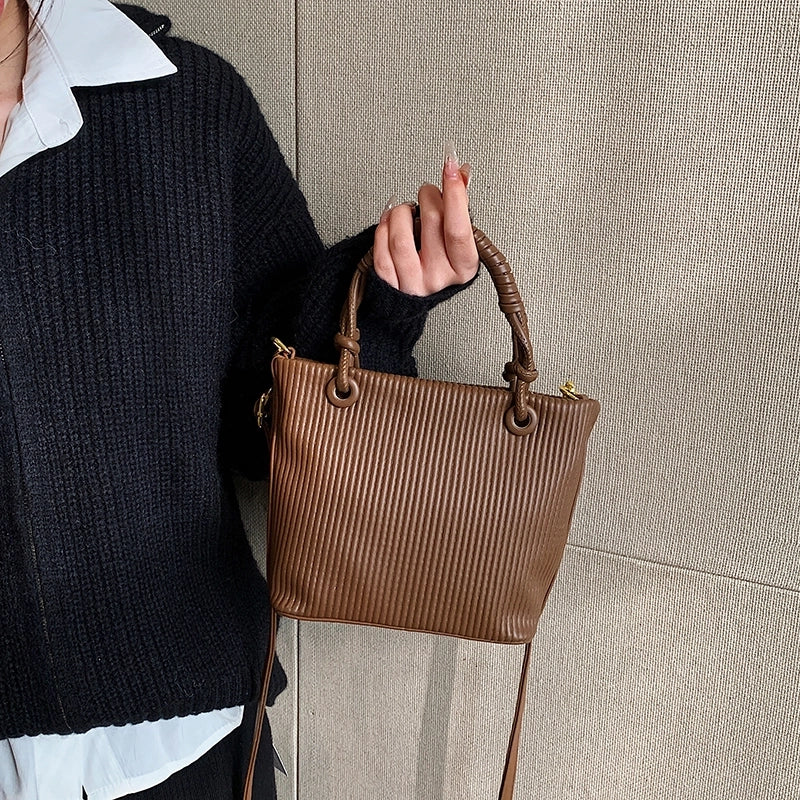 Women's Pu Leather Stripe Solid Color Classic Style Square Zipper Shoulder Bag Handbag