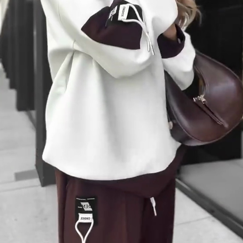 Completo maglia e pantaloni da jogging color-block