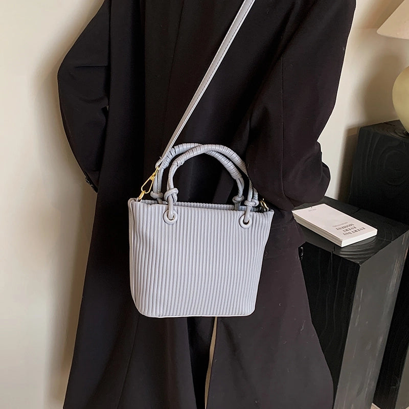Women's Pu Leather Stripe Solid Color Classic Style Square Zipper Shoulder Bag Handbag