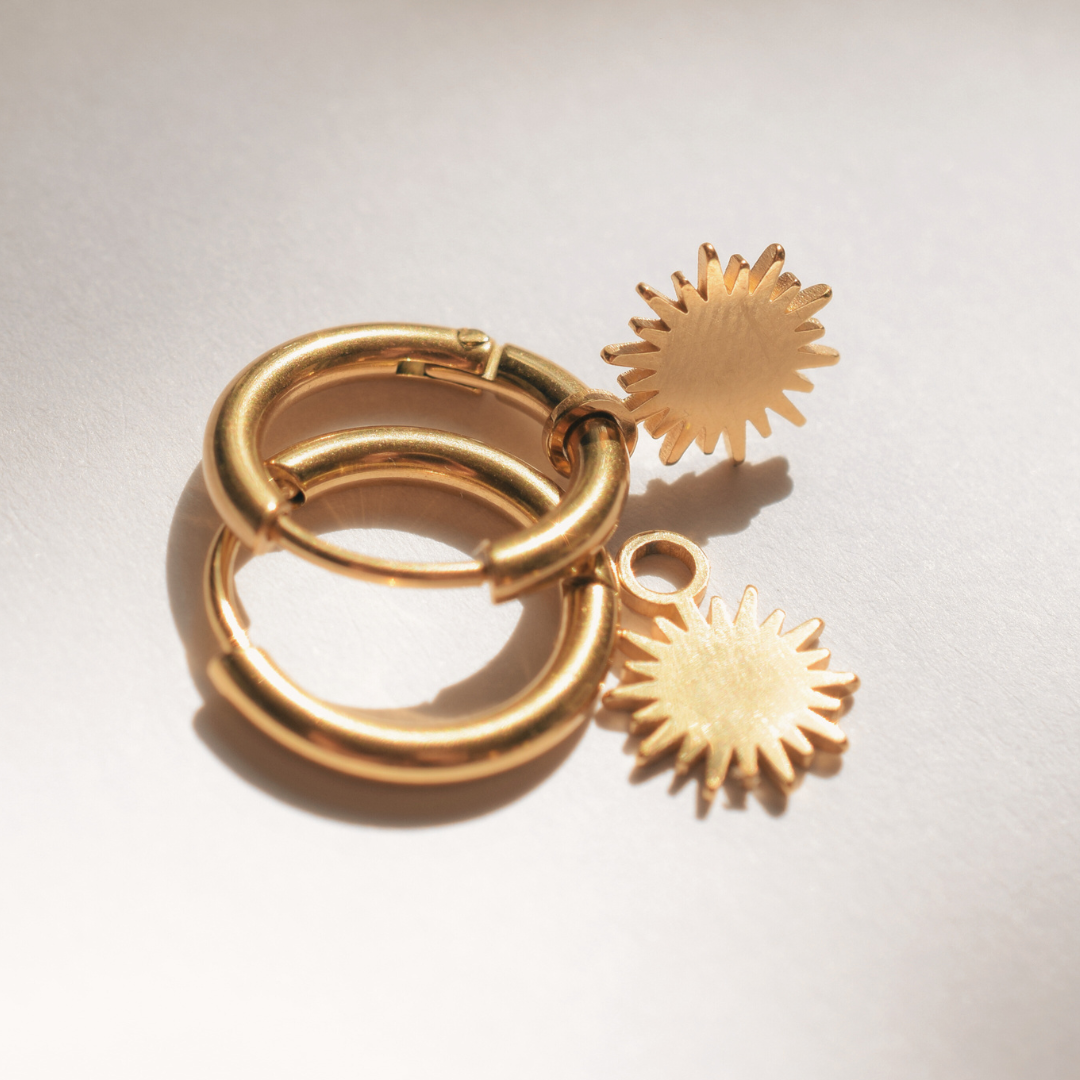 Sun charm hoops - Gold