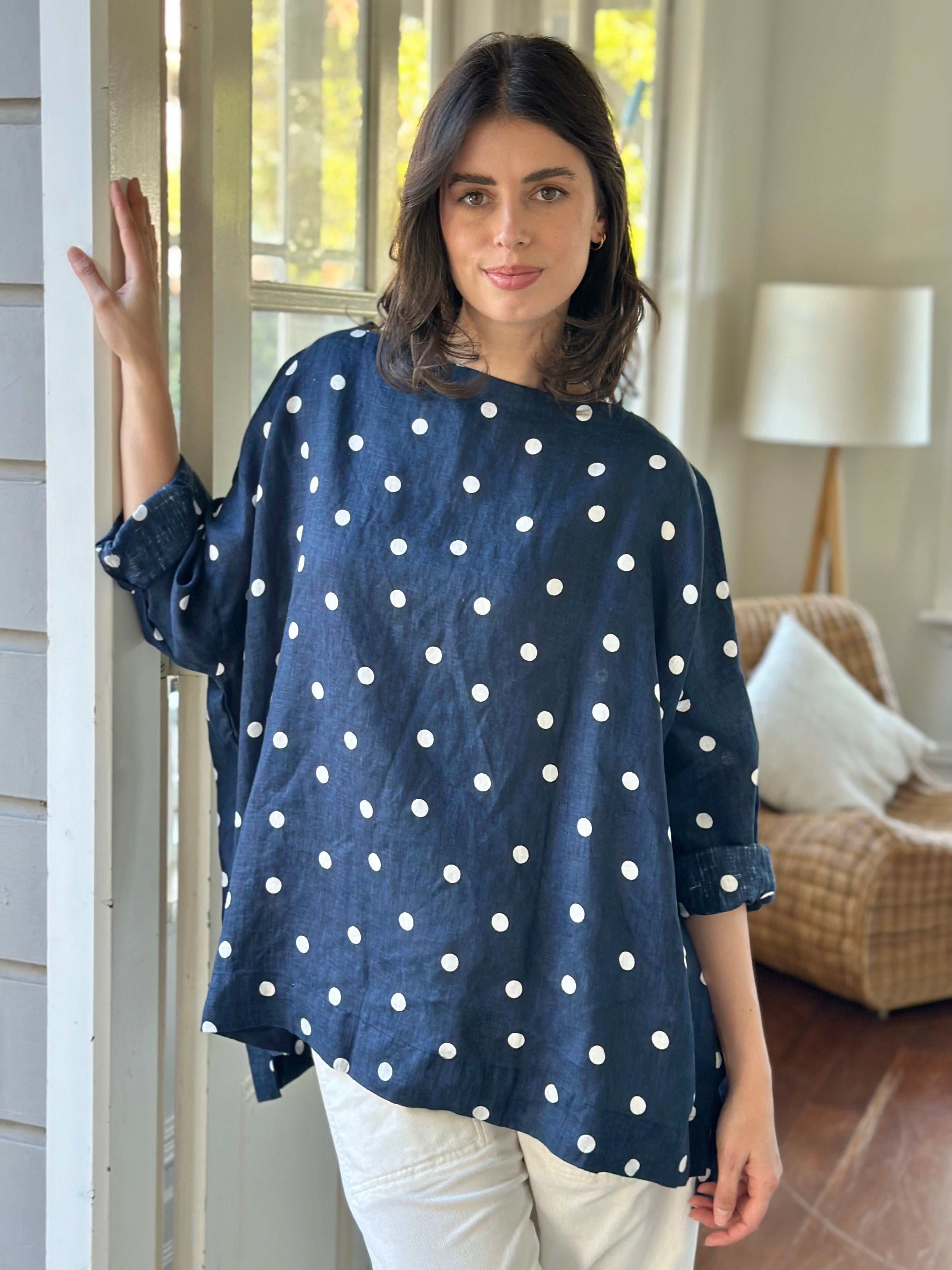 avril top - navy spot