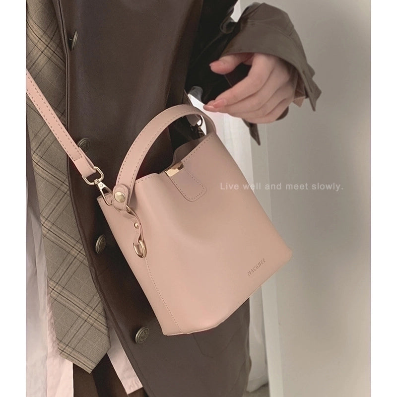 Women's Pu Leather Solid Color Elegant Magnetic Buckle Bucket Bag