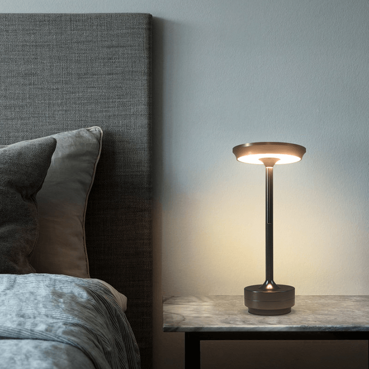 Cordless metal table lamp - dimmable and rechargeable desk lamp