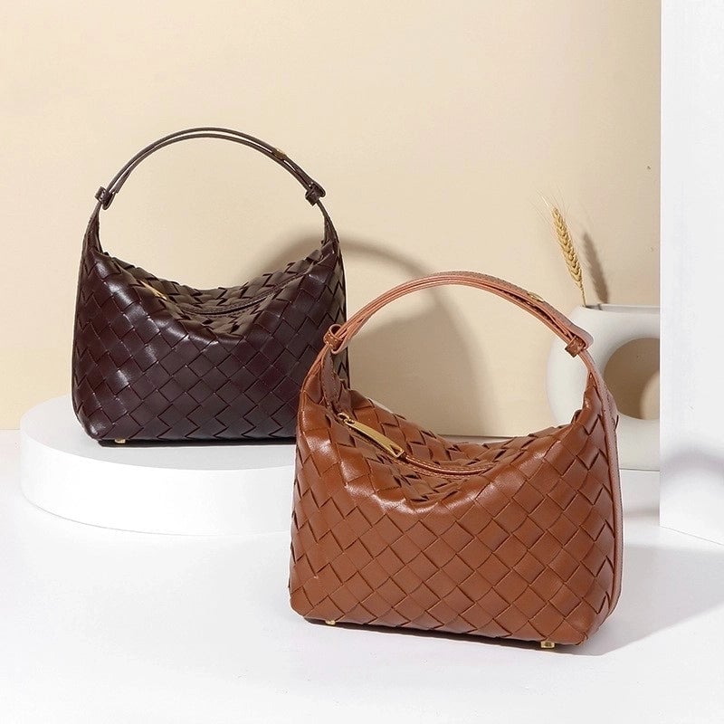 Women's Medium Straw Solid Color Vacation Classic Style Weave Zipper Underarm Bag