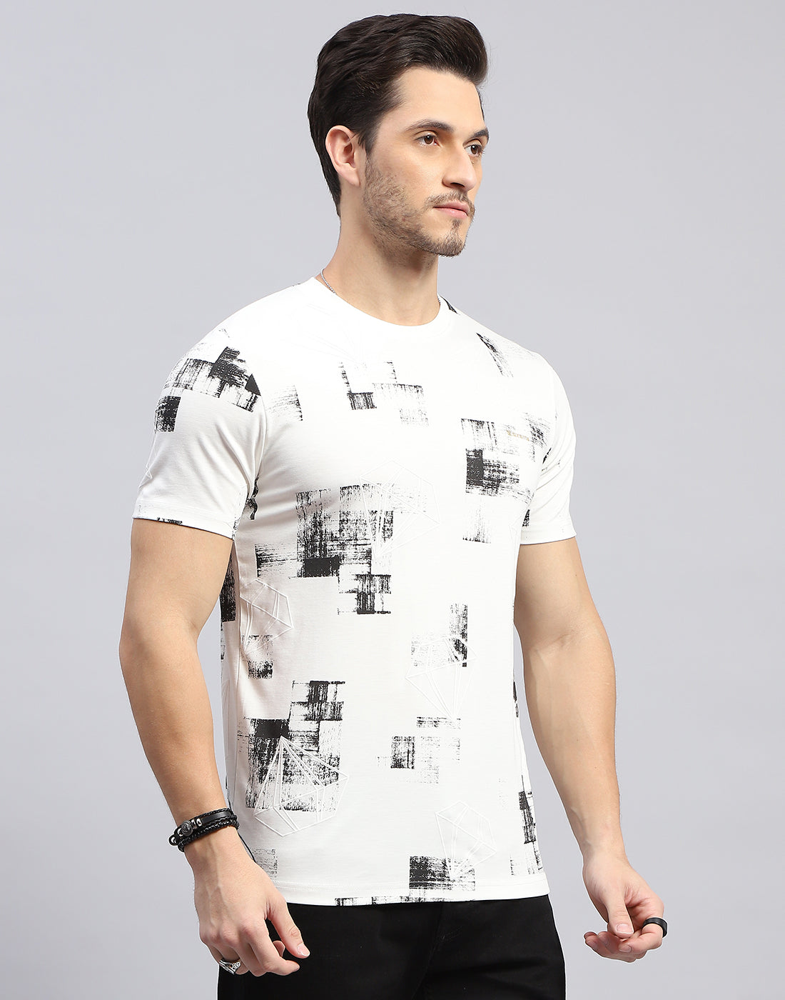 Men Off White Printed Round Neck Half Sleeve T-Shirt