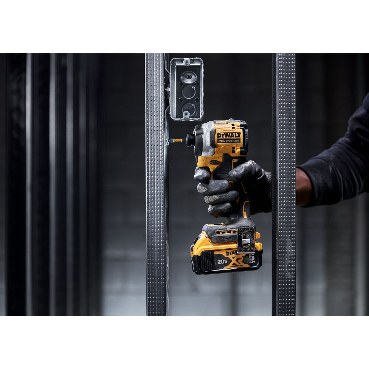DeWalt DCF850P1 ATOMIC 20V MAX* 1/4 in. Brushless Cordless 3-Speed Impact Driver Kit (1 Battery)