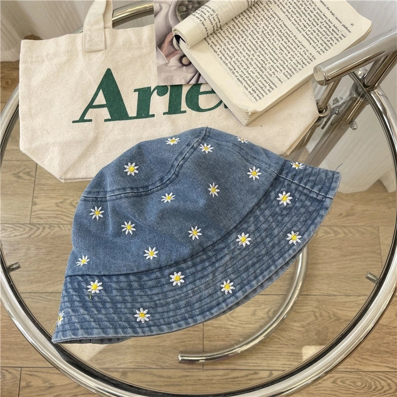 Women's Pastoral Flower Embroidery Wide Eaves Bucket Hat