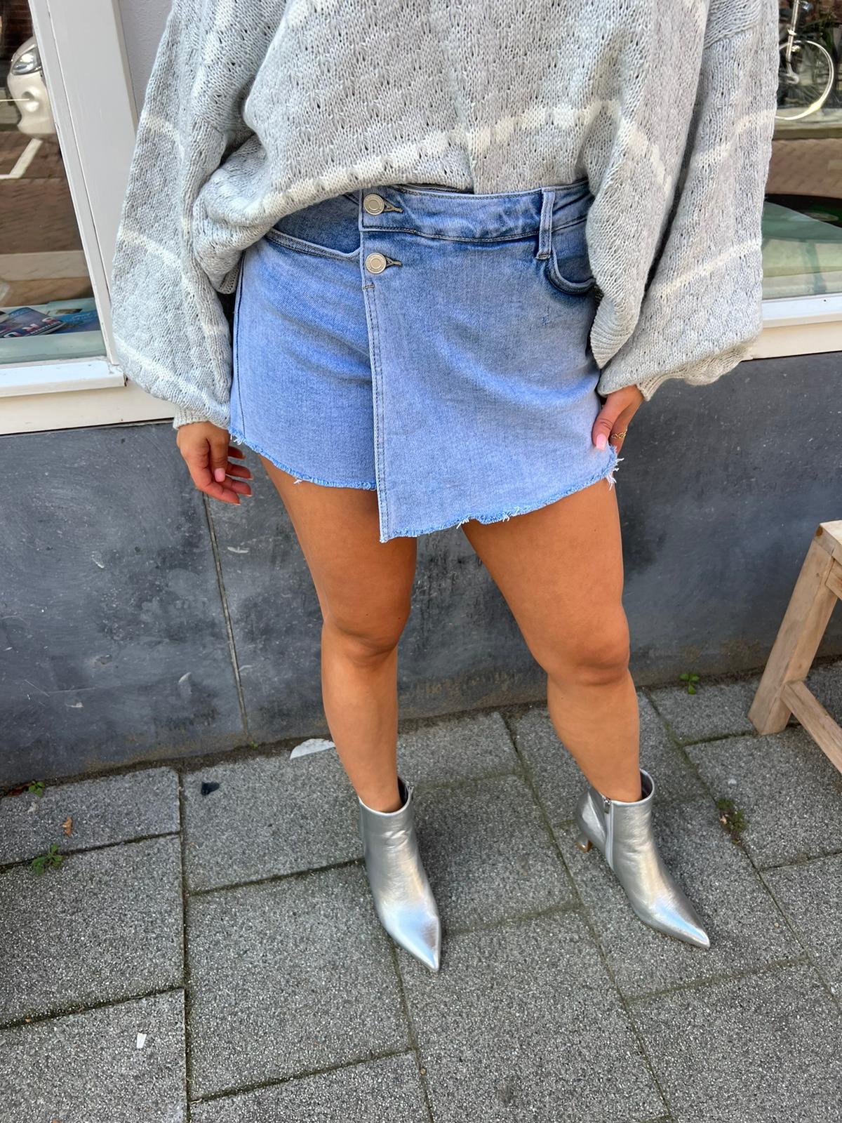 Metallic boots silver
