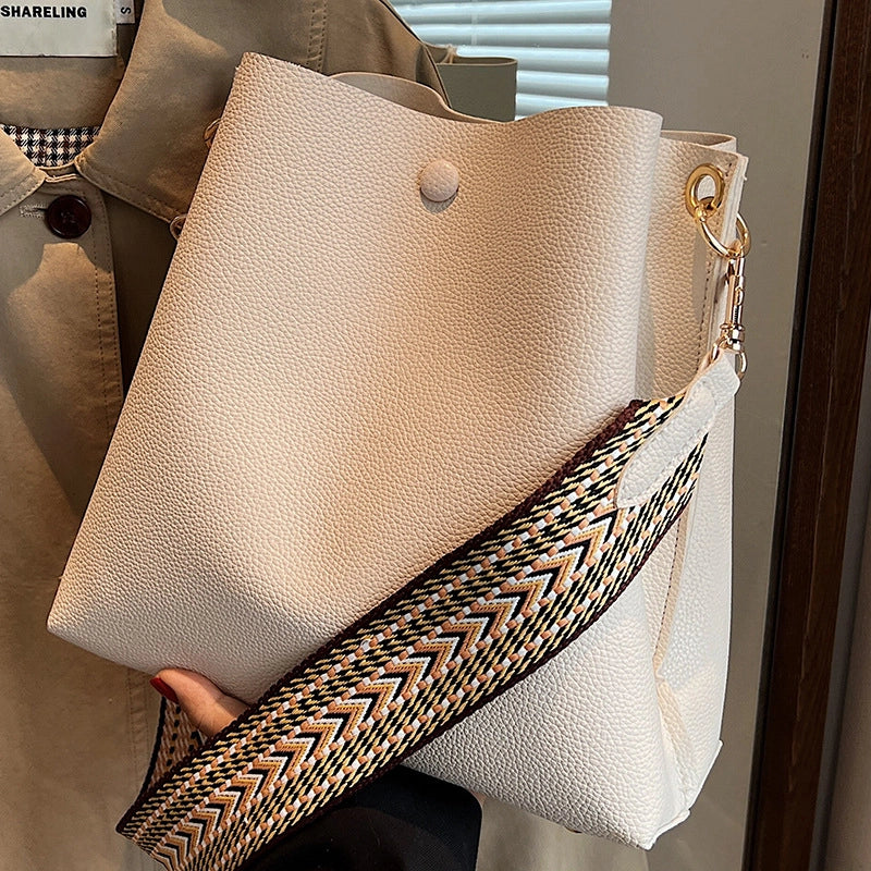 Women's Medium Pu Leather Solid Color Streetwear Bucket Magnetic Buckle Crossbody Bag