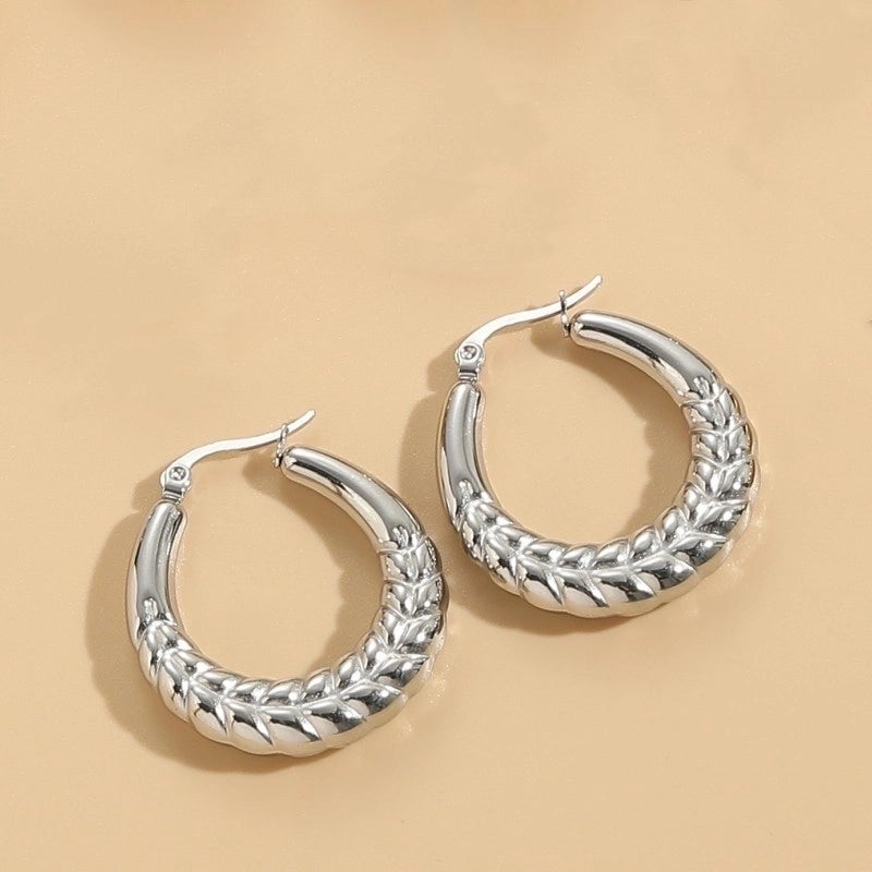 1 Pair Elegant Classic Style Stripe Oval Twist Hollow Out 304 Stainless Steel Earrings