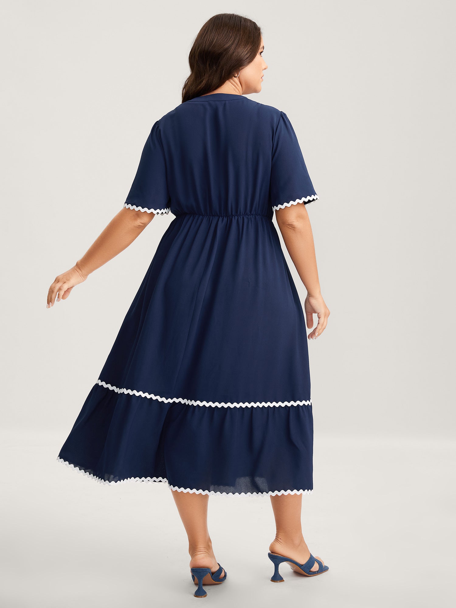 Lace Contrast Notched Collar Midi Dress