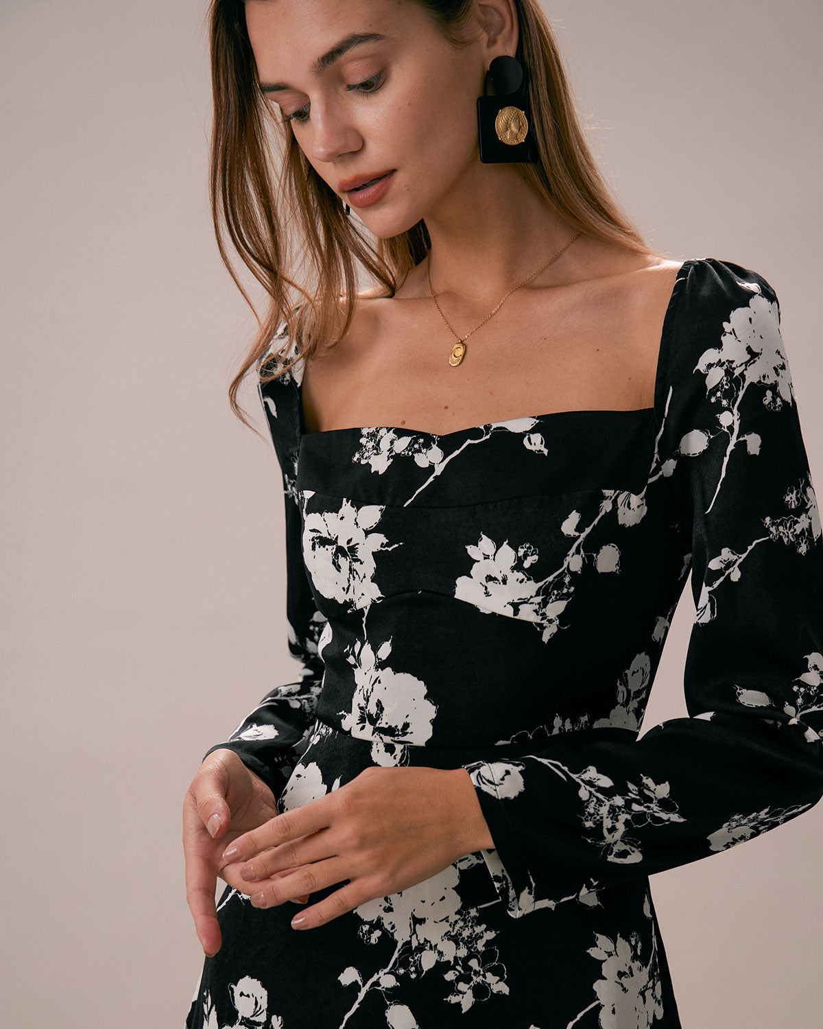 The Black Sweetheart Neck Floral Midi Dress