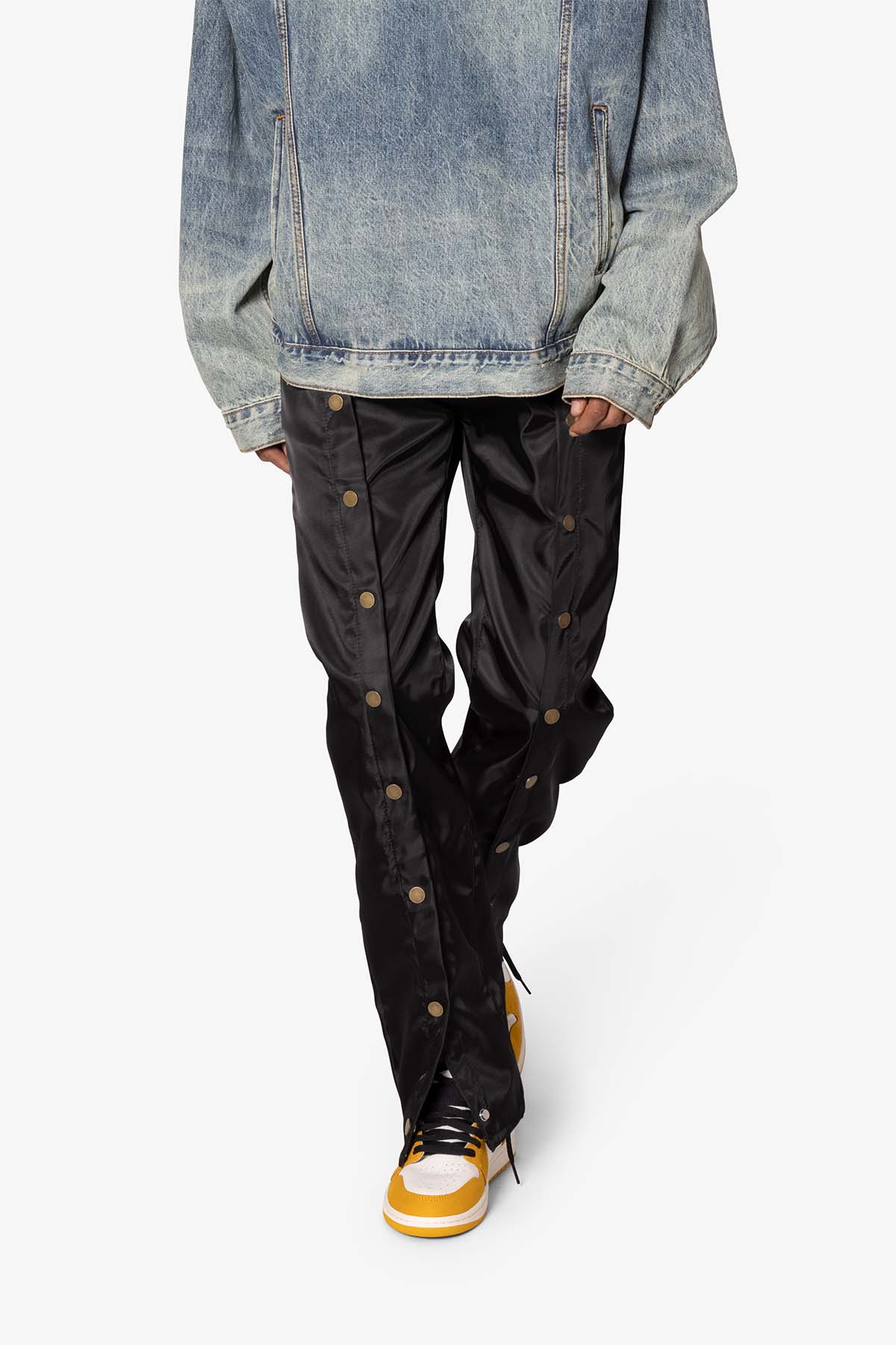V685 Brass Front Snap Pants - Black