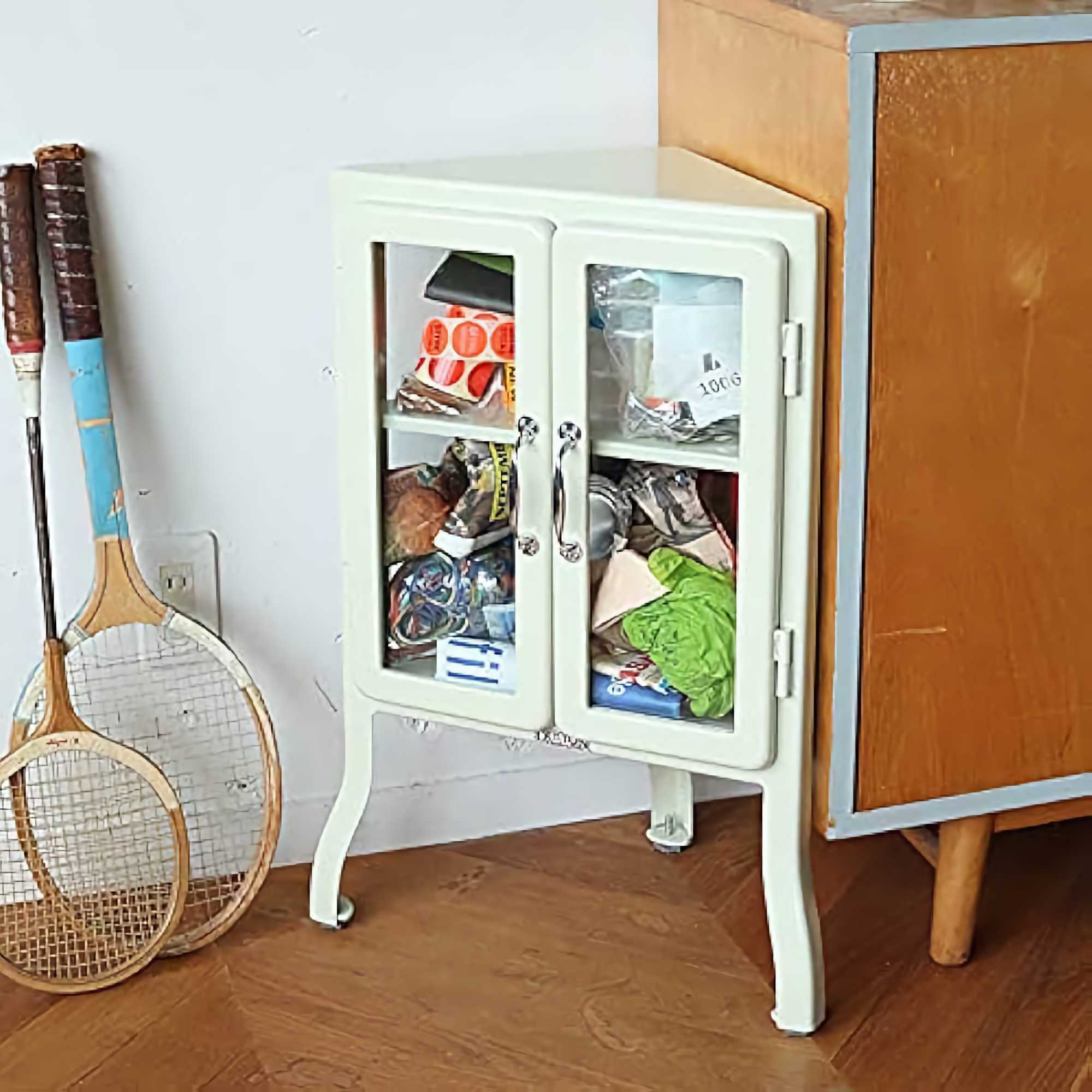 Dulton Doctor Mini Triangle cabinet