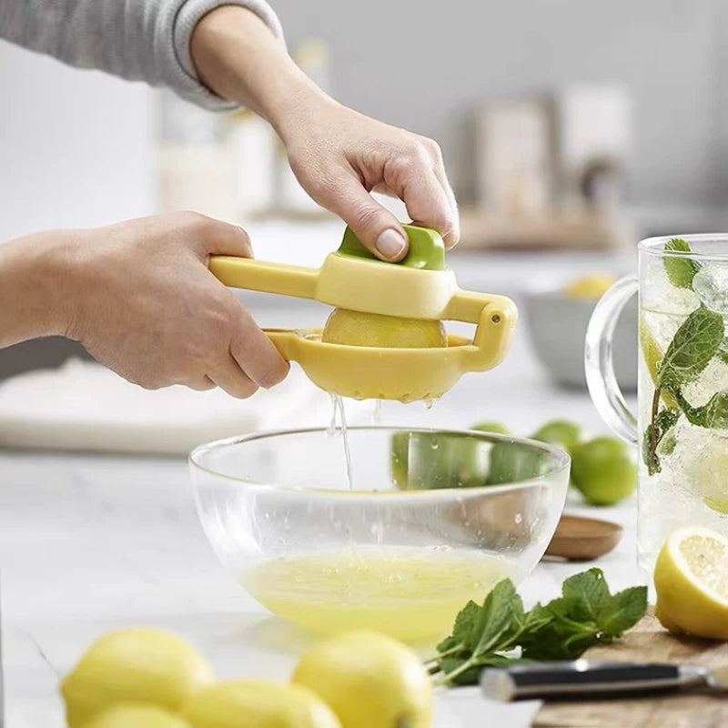 CitruSqueeze - The Ultimate Handheld Citrus Juicer.