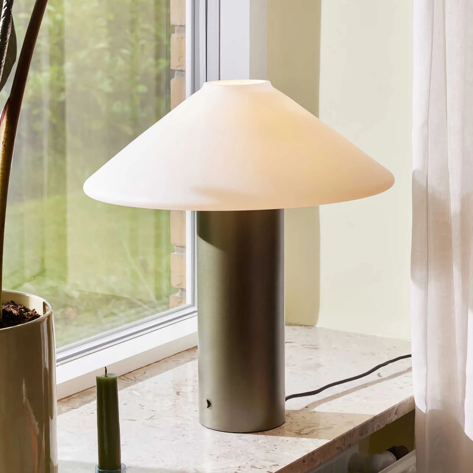 Orbit table lamp. Dark green