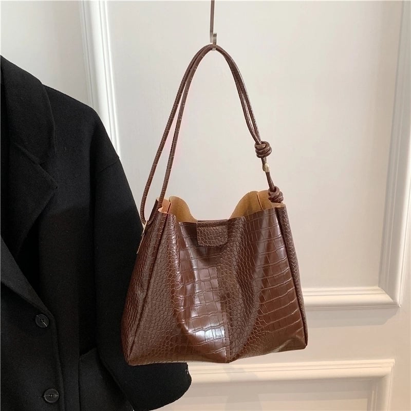 Women's Pu Leather Solid Color Vintage Style Classic Style Square Magnetic Buckle Shoulder Bag