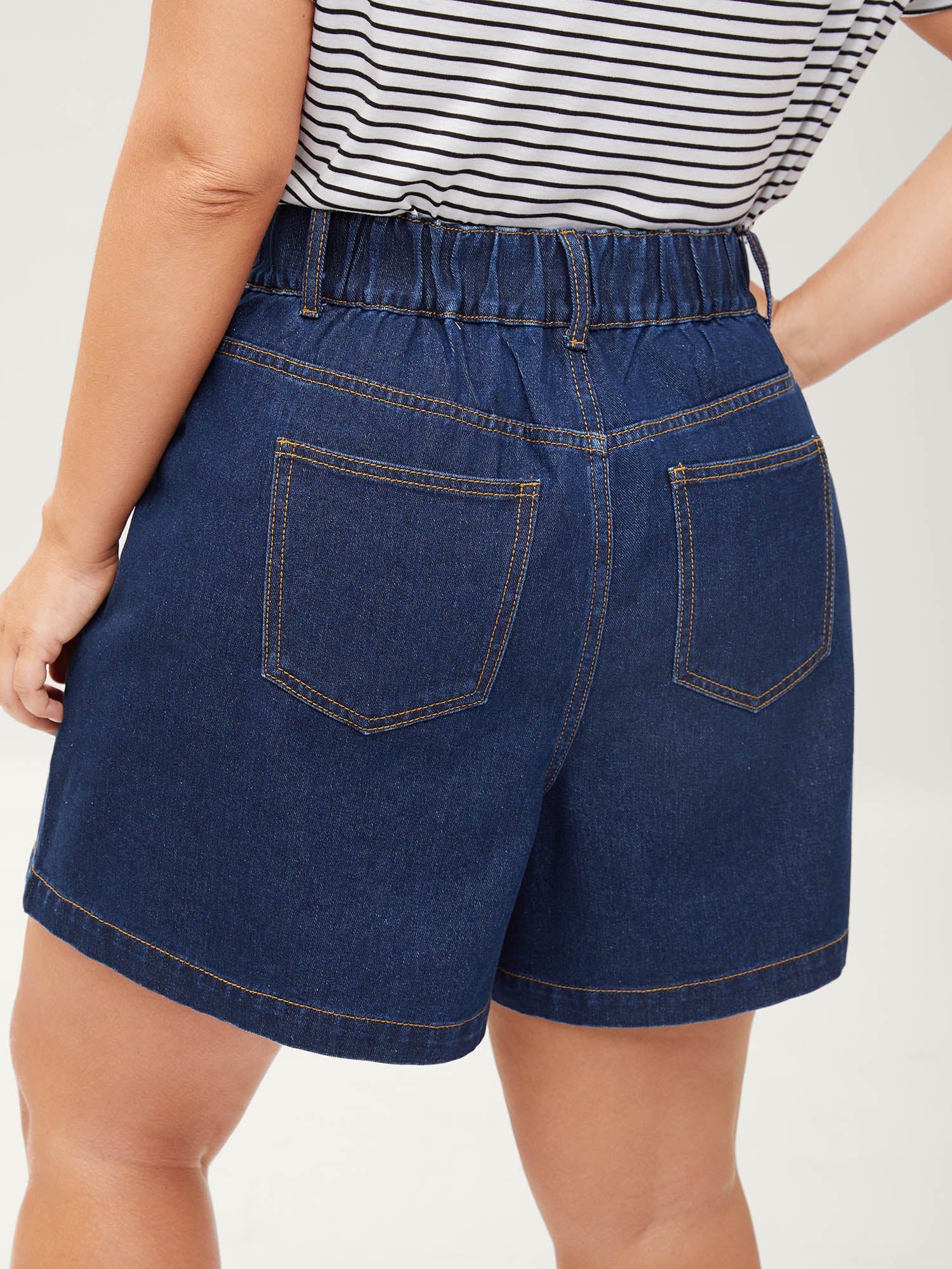 Stretchy Waist Straight-Leg Denim Shorts