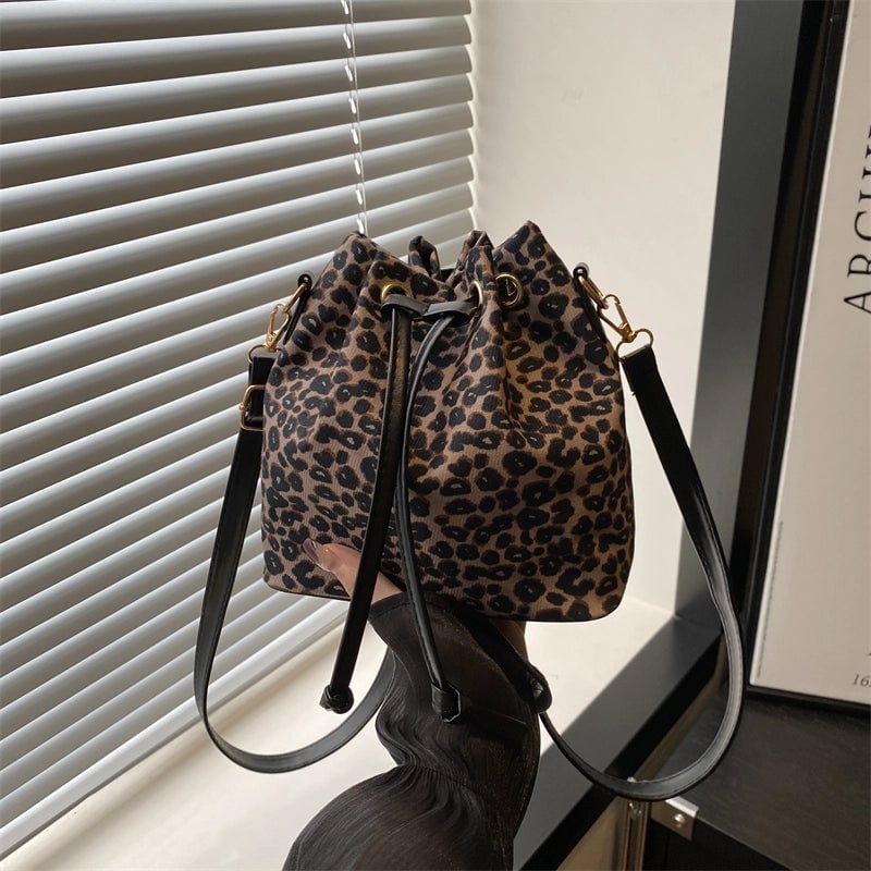 Retro Drawstring Bucket Bag Leopard Fashionable Crossbody Bag Fashion Artistic Trendy One-Shoulder Bag