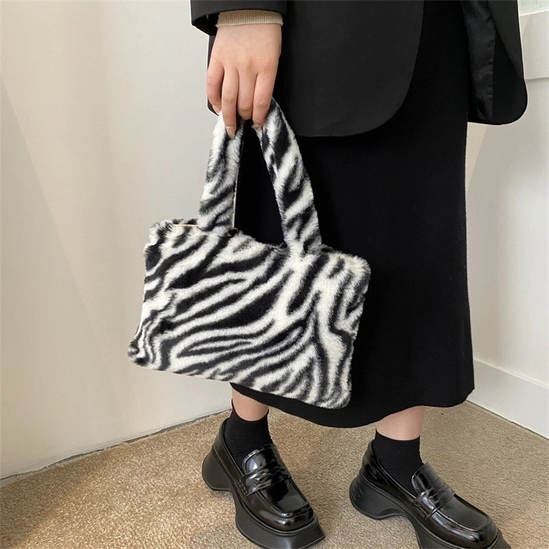 Women's Medium Plush Color Block Streetwear Square Magnetic Buckle Handbag