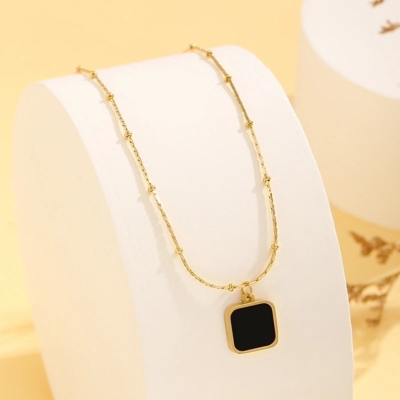 Ig Style Minimalist Round Heart Shape Roman Numeral Titanium Steel Plating Inlay Shell 18k Gold Plated Pendant Necklace