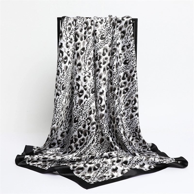 Women's Lady Minimalist Streetwear Leopard Polyester Satin Kerchief