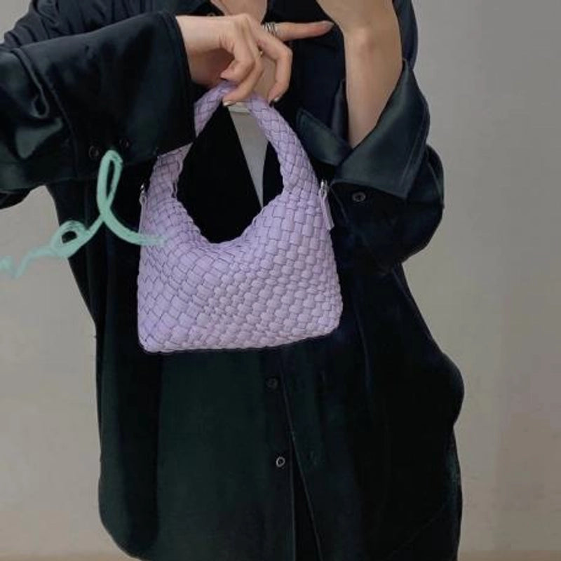 Women's Pu Leather Solid Color Classic Style Weave Dumpling Shape Magnetic Buckle Handbag