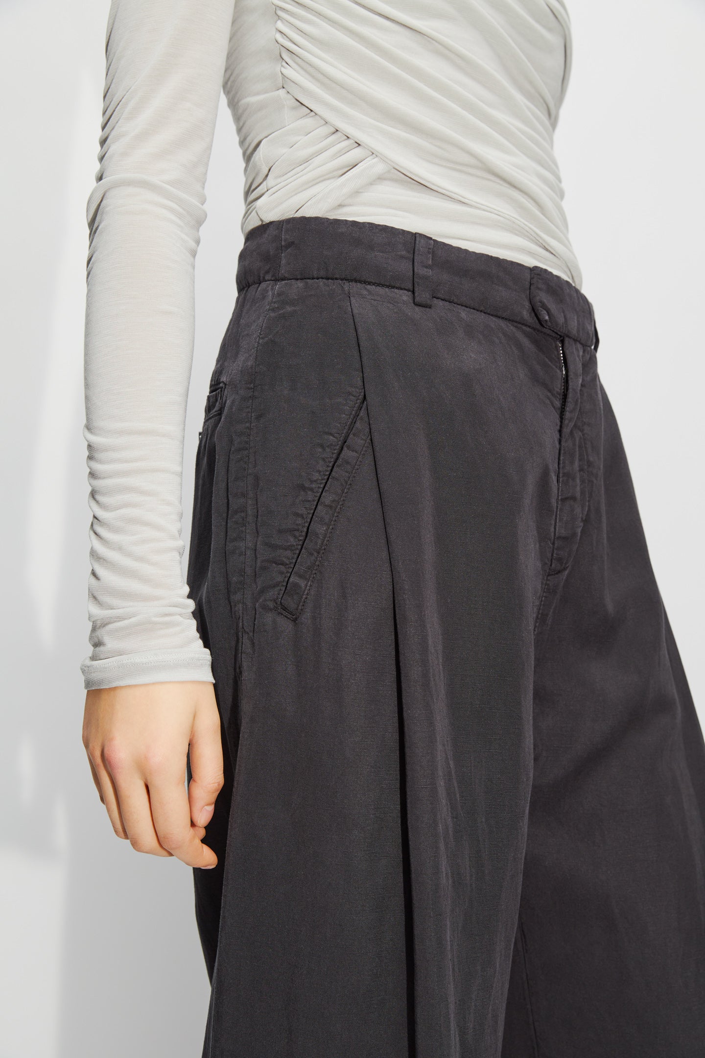 Pleated Wide-leg Trousers