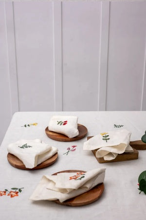 Linen Napkins With Botanical Embroidery in Beige