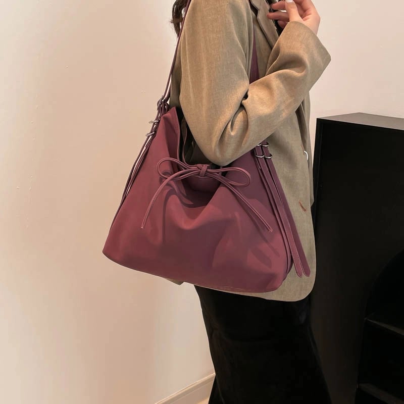Women's Pu Leather Solid Color Classic Style Dumpling Shape Magnetic Buckle Shoulder Bag