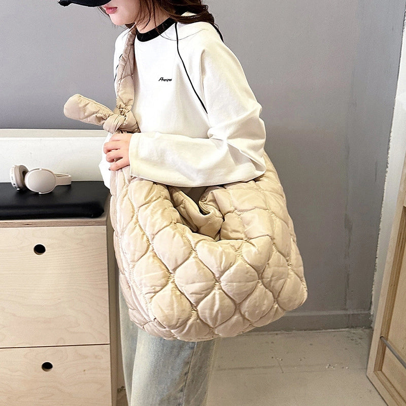 Women's Large Polyester Solid Color Classic Style Streetwear Square Zipper Cloud Shape Bag