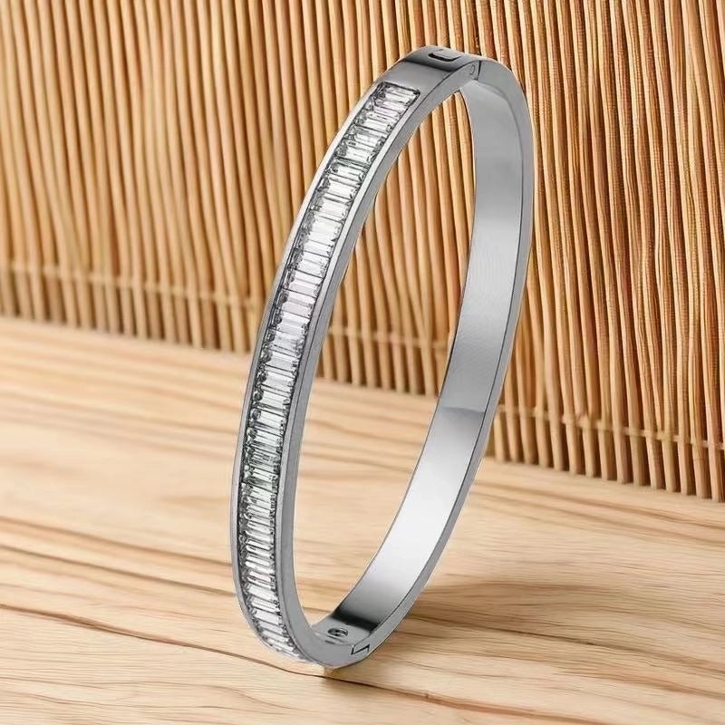Retro Round Titanium Steel Inlay Zircon Bangle
