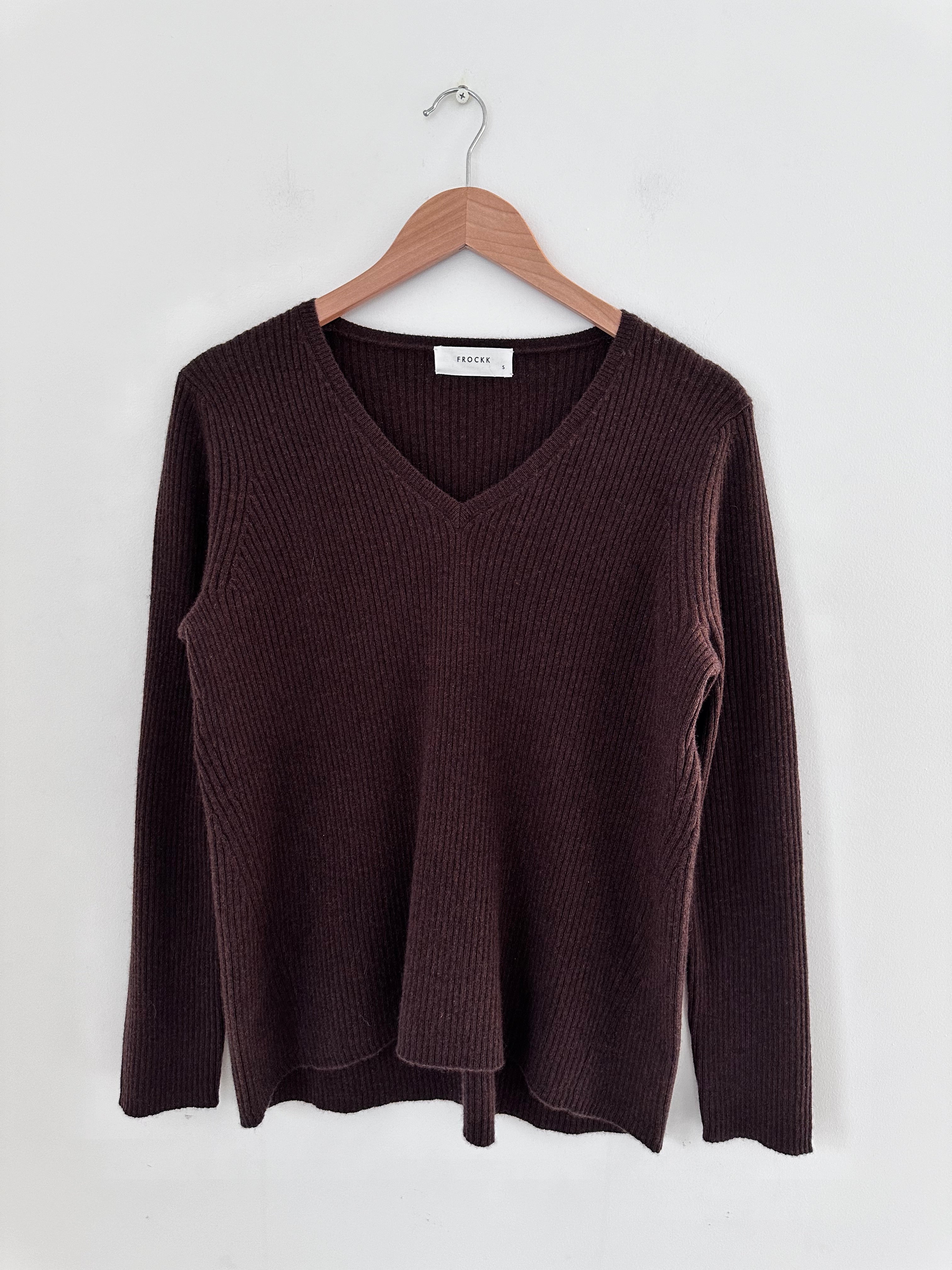 ribbed v neck cashmere  -chocolate