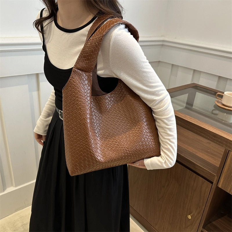 Autumn New Special-Interest Design Retro Personality Trend Large Capacity Totes Women's Western Style Shoulder Underarm Bag