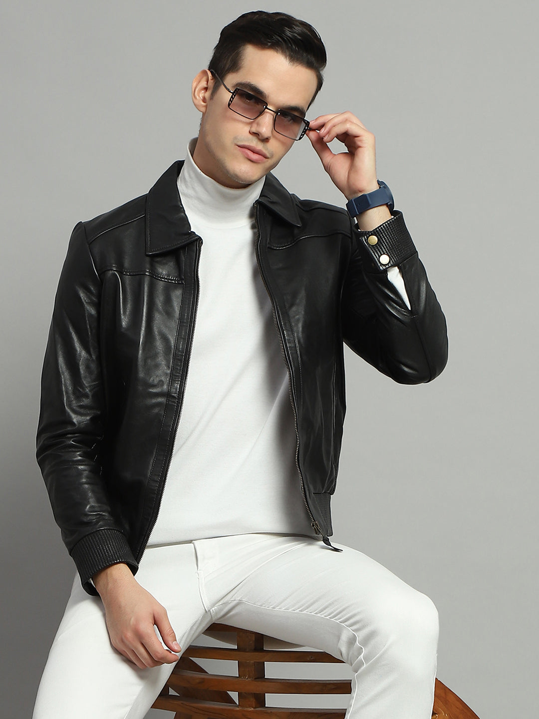 Men Black Solid Collar Full Sleeve Jacket