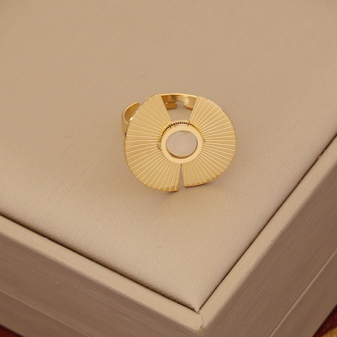Expressive Geometric Stainless Steel Electroplating Necklaces