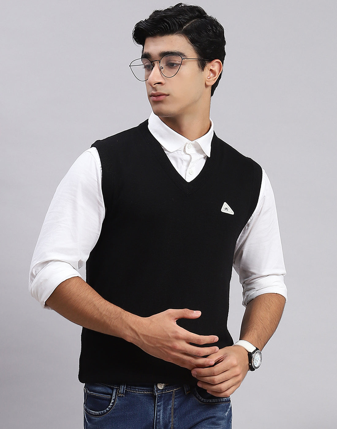 Men Black Solid V Neck Sleeveless Sweater