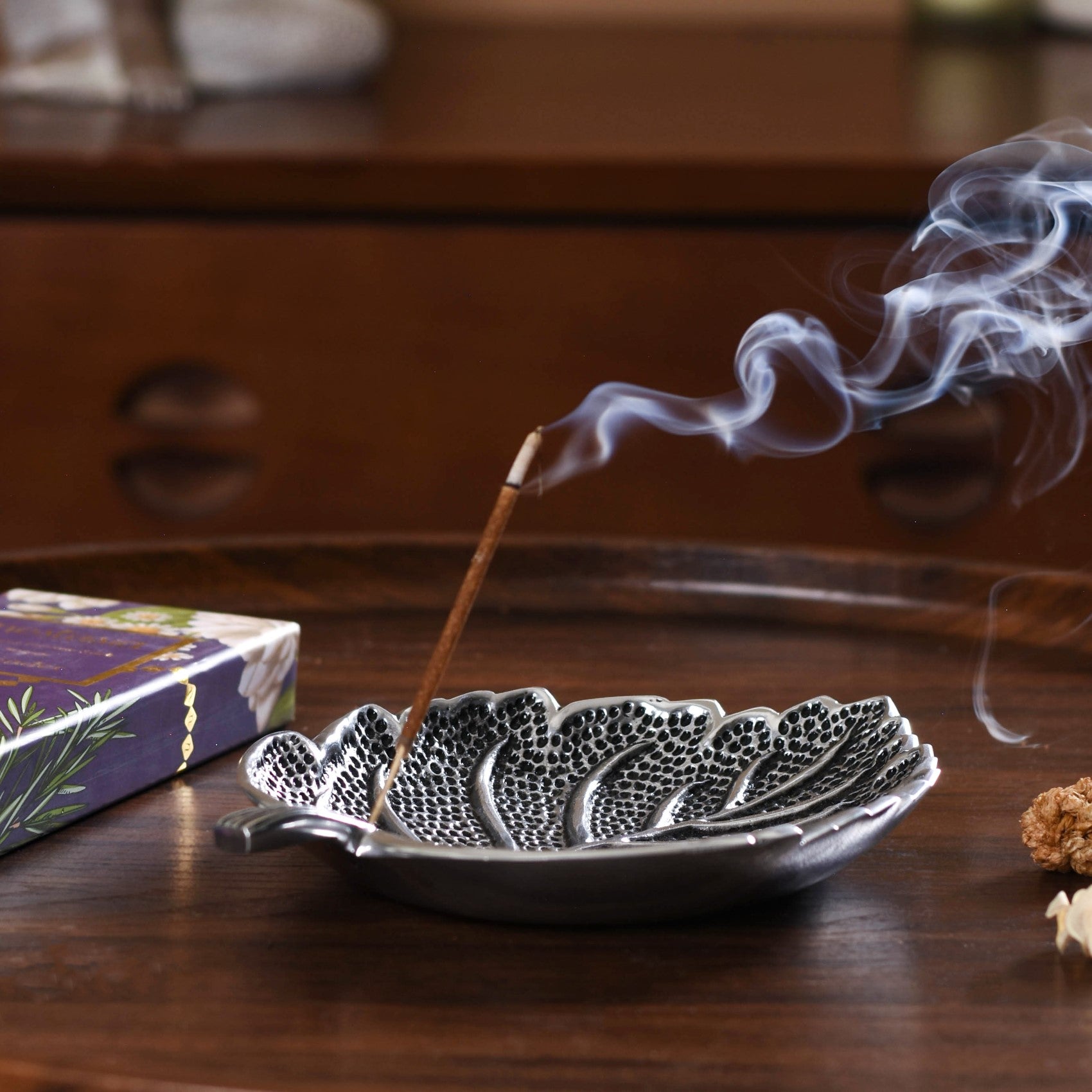 Leaf Incense Holder With Organic Lavender Incense Sticks
