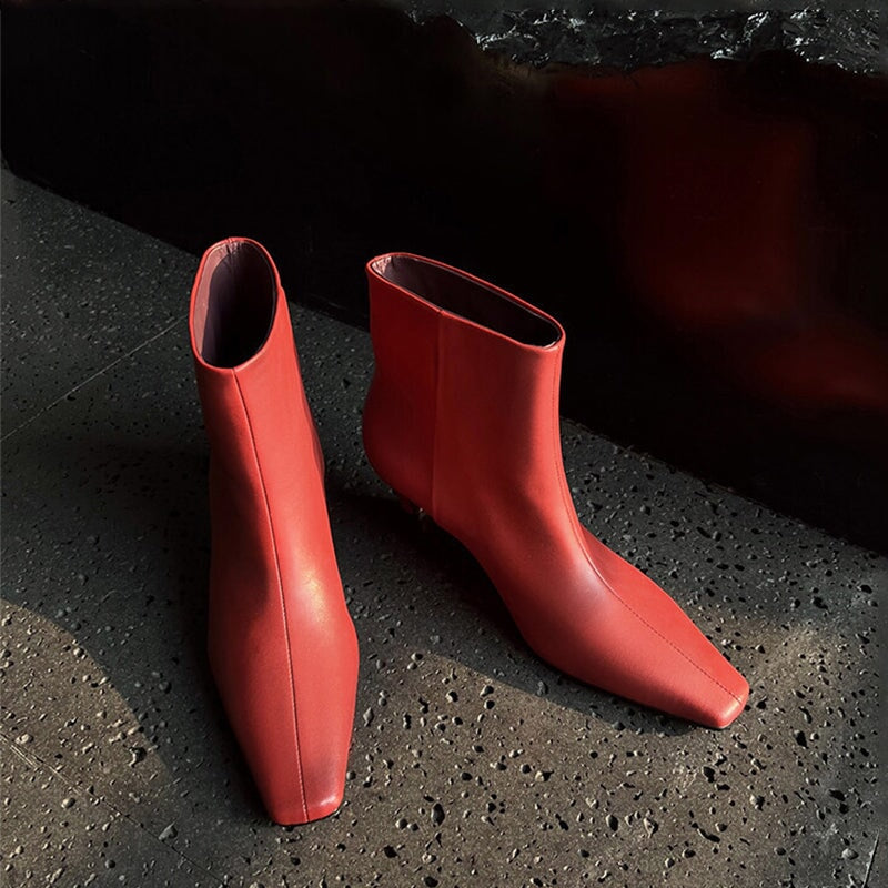 Elegant Point Toe Kitten Heel Ankle Boots Sheepskin Slimming Boots in Black/Red