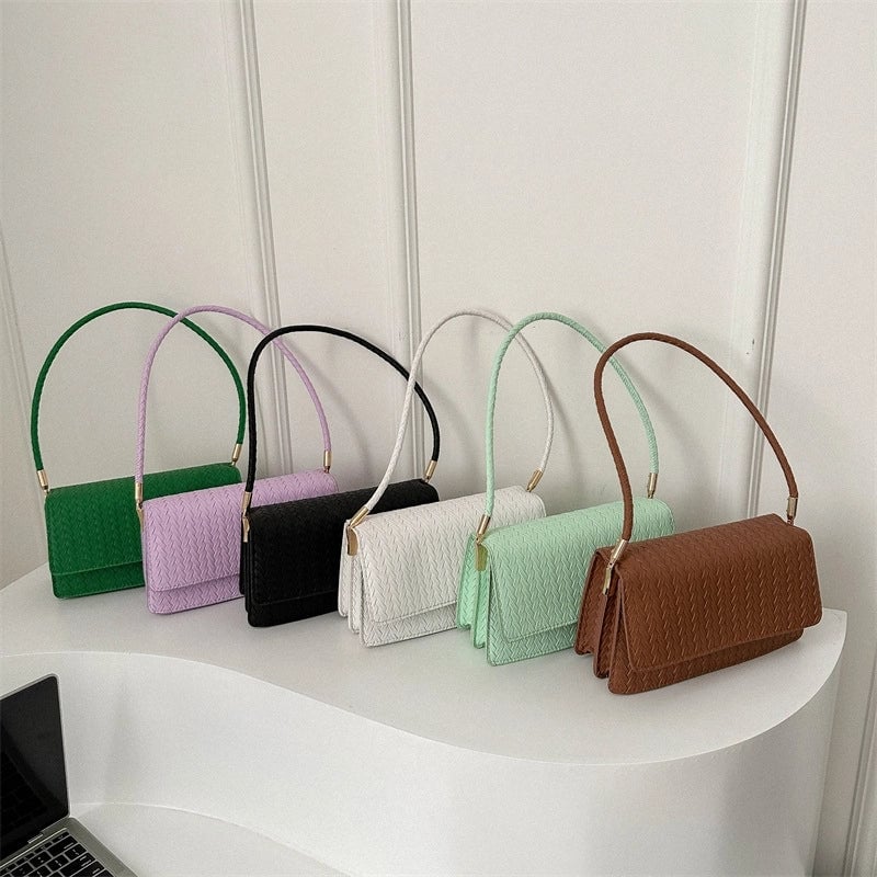 Women's Medium Pu Leather Solid Color Streetwear Magnetic Buckle Underarm Bag