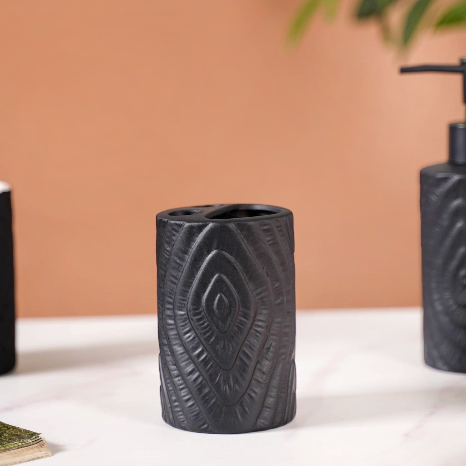 Matte Concentric Texture Design Bath Set Of 3 Black