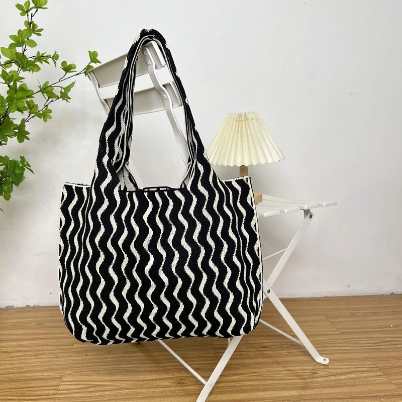 Women's Large Polyester Color Block Waves Streetwear Square Open Shoulder Bag