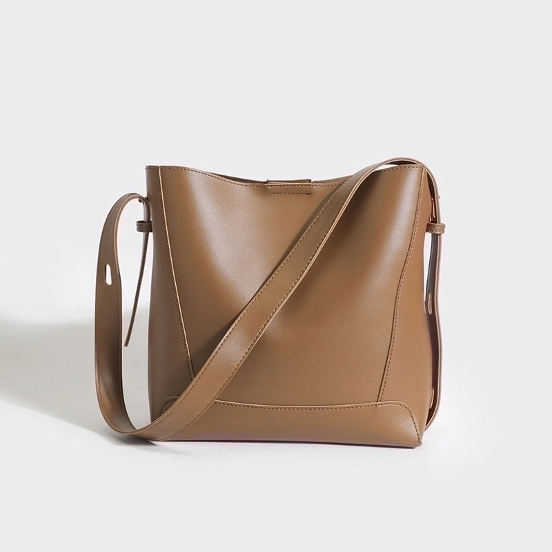 Women's Medium Pu Leather Solid Color Streetwear Zipper Shoulder Bag