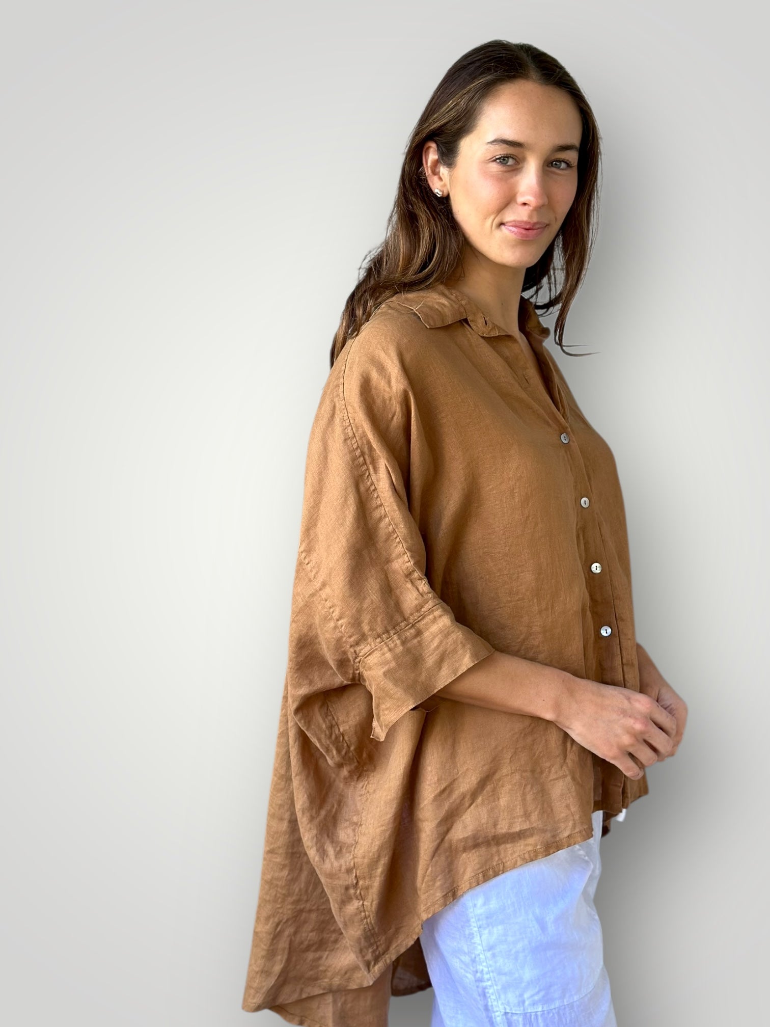 issey shirt - caramel linen