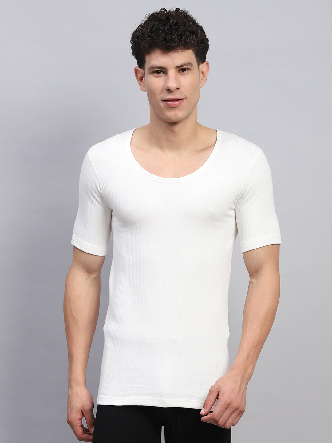 Men White Solid Round Neck Half Sleeve Thermal Vest