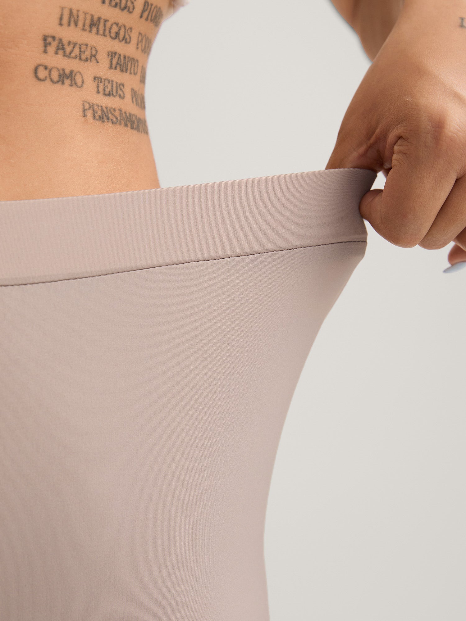 Very Stretchy Lace Hem Skinny Shorts