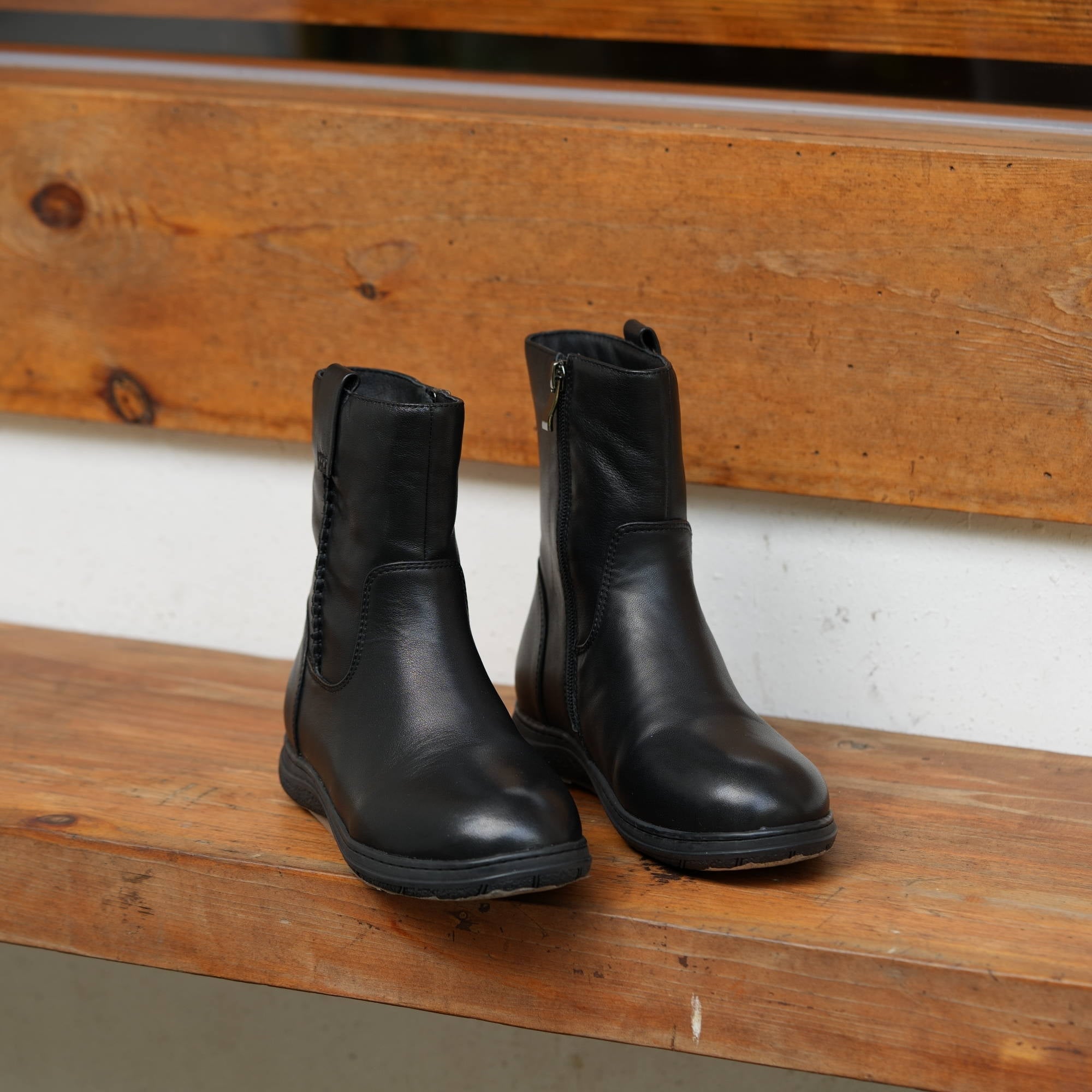 Women Retro Leather Soft Short Boots for Winter Short Plush Lining Black/Khaki