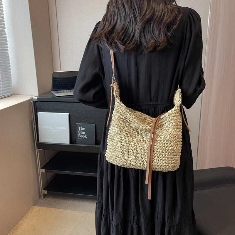Women's Medium All Seasons Straw Classic Style Shoulder Bag
